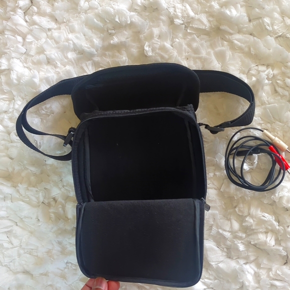 Vintage Case Logic Portable Padded Black CD Player Case Cross Body Bag - Picture 3 of 3